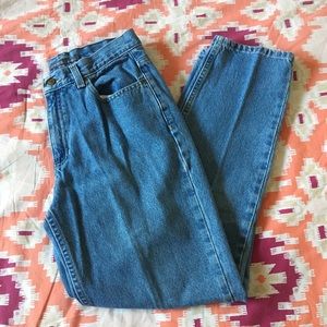 VINTAGE HIGH RISE MOM JEANS